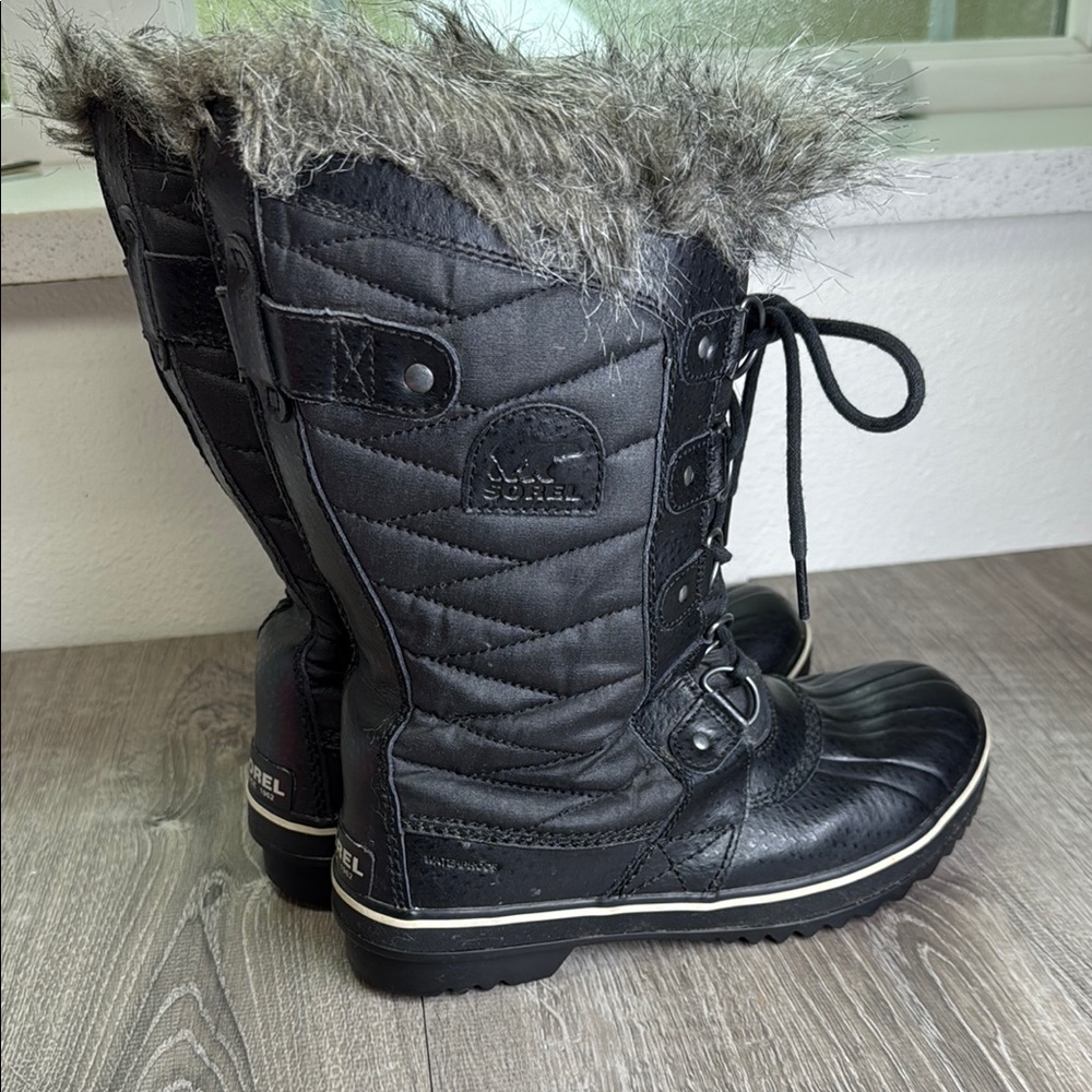 Sorel Black Quilted Winter Boots with Faux Fur Trim